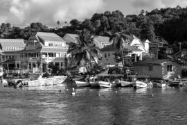 Lais Puzzle - St. Lucia, Westindische Inseln - Marigot-Bucht in schwarz weiß - 2.000 Teile