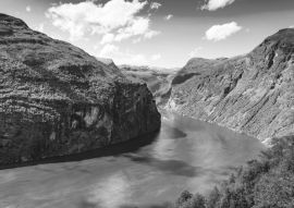 Lais Puzzle - Geirangerfjord in Norwegen in schwarz weiß - 500, 1.000 & 2.000 Teile
