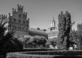 Lais Puzzle - Jurij Fedkowytsch Czernowitzer Nationale Universität - die führende ukrainische Hochschule in der Nordbukowina, in Czernowitz, einer Stadt im Südwesten der Ukraine in schwarz weiß - 500, 1.000 & 2.000 Teile