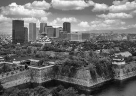 Lais Puzzle - Stadtbild von oben auf die Stadt Osaka und die Burg von Osaka in schwarz weiß - 500, 1.000 & 2.000 Teile