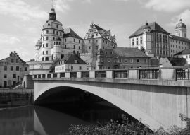 Lais Puzzle - Brücke in Neustadt an der Donau in schwarz weiß - 500, 1.000 & 2.000 Teile