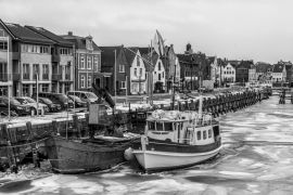 Lais Puzzle - Der Hafen von Husum im Winter in schwarz weiß - 2.000 Teile