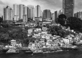 Lais Puzzle - Favelas in der Stadt Salvador, Bahia, Brasilien in schwarz weiß - 500, 1.000 & 2.000 Teile