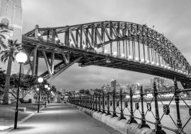 Lais Puzzle - Sydney Harbour Bridge bei einem wunderschönen Sonnenuntergang, NSW - Australien in schwarz weiß - 1.000 Teile