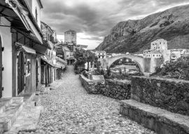 Lais Puzzle - Mostar, Bosnien und Herzegowina, Stari Most in schwarz weiß - 500, 1.000 & 2.000 Teile