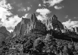 Lais Puzzle - Berg von Montserrat, Katalonien, Spanien in schwarz weiß - 1.000 Teile