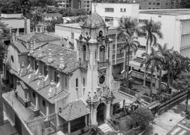 Lais Puzzle - Blick von oben auf die Kirche "Nuestra Señora del Carmen" in Caracas (Miranda, Venezuela) in schwarz weiß - 500, 1.000 & 2.000 Teile