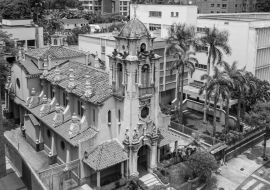 Lais Puzzle - Blick von oben auf die Kirche "Nuestra Señora del Carmen" in Caracas (Miranda, Venezuela) in schwarz weiß - 1.000 Teile