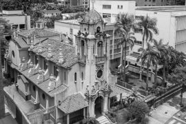 Lais Puzzle - Blick von oben auf die Kirche "Nuestra Señora del Carmen" in Caracas (Miranda, Venezuela) in schwarz weiß - 2.000 Teile