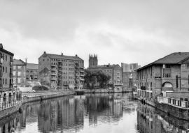 Lais Puzzle - Blick auf Leeds mit dem Fluss Aire in England in schwarz weiß - 500, 1.000 & 2.000 Teile