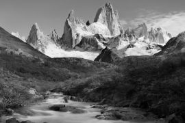 Lais Puzzle - Patagonien Berge Gletscher Wanderweg in Herbstlandschaft Mt. Cerro Fitz Roy Argentinien in schwarz weiß - 2.000 Teile