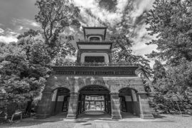 Lais Puzzle - Oyama Jinja Shinto-Schrein Haupttor, Japan in schwarz weiß - 2.000 Teile