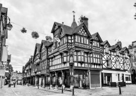Lais Puzzle - Traditionelle englische Häuser im Tudorstil in Chester, England in schwarz weiß - 500, 1.000 & 2.000 Teile