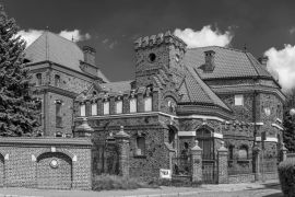 Lais Puzzle - Altes verlassenes Herrenhaus in Tarnow, Polen. in schwarz weiß - 2.000 Teile