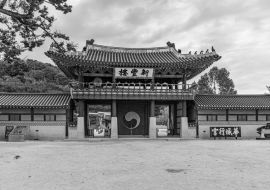 Lais Puzzle - Hwaseong Haenggung Palast in Suwon, Republik Korea in schwarz weiß - 1.000 Teile