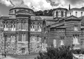 Lais Puzzle - Hosios Loukas, ein mittelbyzantinisches griechisch-orthodoxes Kloster, das zum UNESCO-Weltkulturerbe gehört, in der Region Böotien, Mittelgriechenland in schwarz weiß - 1.000 Teile