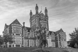 Lais Puzzle - Otago High School für Jungen in Dunedin, Neuseeland in schwarz weiß - 2.000 Teile