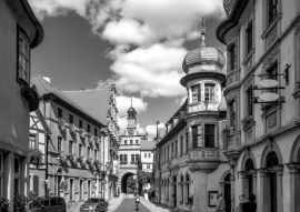 Lais Puzzle - Altstadt, Marktbreit, Bayern, Deutschland in schwarz weiß - 500, 1.000 & 2.000 Teile