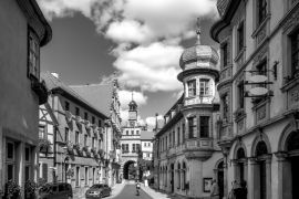 Lais Puzzle - Altstadt, Marktbreit, Bayern, Deutschland in schwarz weiß - 2.000 Teile