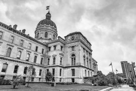 Lais Puzzle - Das Indiana Statehouse in Indianapolis in schwarz weiß - 2.000 Teile
