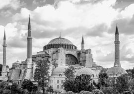 Lais Puzzle - Architektur und Hagia Sophia Museum an einem sonnigen Tag in Eminonu, istanbul, Türkei in schwarz weiß - 1.000 Teile