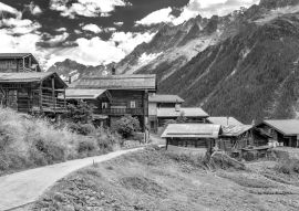 Lais Puzzle - Bergalp Weissenried im Lötschental, Wallis, Schweiz in schwarz weiß - 500, 1.000 & 2.000 Teile