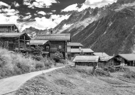 Lais Puzzle - Bergalp Weissenried im Lötschental, Wallis, Schweiz in schwarz weiß - 1.000 Teile