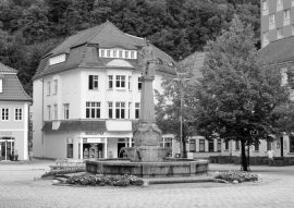 Lais Puzzle - Altstadt von Suhl in Deutschland in schwarz weiß - 500, 1.000 & 2.000 Teile