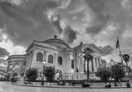 Lais Puzzle - Das Teatro Massimo Vittorio Emanuele, das größte Opernhaus in Italien. Palermo, Sizilien in schwarz weiß - 1.000 Teile