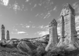 Lais Puzzle - Kappadokien mit vulkanischen Felsformationen, bekannt als Feenkamine, Türkei in schwarz weiß - 500, 1.000 & 2.000 Teile