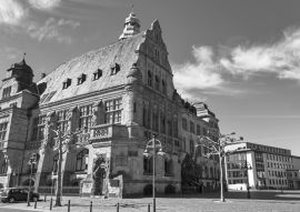 Lais Puzzle - Rathaus der Stadt Recklinghausen in Nordrhein-Westfalen in schwarz weiß - 500, 1.000 & 2.000 Teile