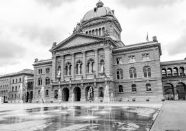 Lais Puzzle - Das Schweizer Parlamentsgebäude in Bern in schwarz weiß - 500, 1.000 & 2.000 Teile