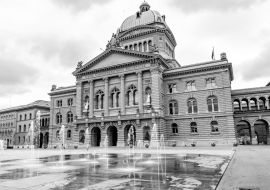 Lais Puzzle - Das Schweizer Parlamentsgebäude in Bern in schwarz weiß - 1.000 Teile