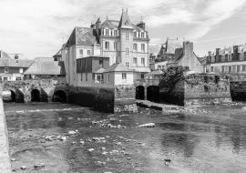 Lais Puzzle - der Pont Rohan in Landerneau, Bretagne in schwarz weiß - 1.000 Teile
