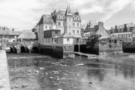 Lais Puzzle - der Pont Rohan in Landerneau, Bretagne in schwarz weiß - 2.000 Teile