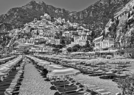 Lais Puzzle - Stadt Positano an der Amalfiküste in schwarz weiß - 500, 1.000 & 2.000 Teile