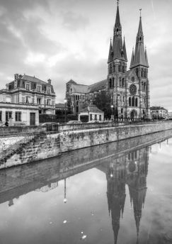 Lais Puzzle - Hauptplatz von Chalons en Champagne, Frankreich in schwarz weiß - 1.000 Teile