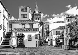Lais Puzzle - Madeira - Inselparlament - Assembleia Legislativa Regional in schwarz weiß - 500, 1.000 & 2.000 Teile