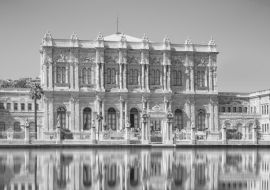 Lais Puzzle - Dolmabahce-Palast, Istanbul in schwarz weiß - 1.000 Teile