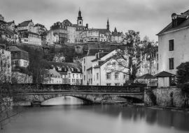 Lais Puzzle - The Grund in Luxembourg City in schwarz weiß - 500, 1.000 & 2.000 Teile