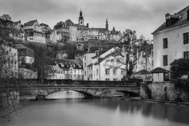 Lais Puzzle - The Grund in Luxembourg City in schwarz weiß - 2.000 Teile