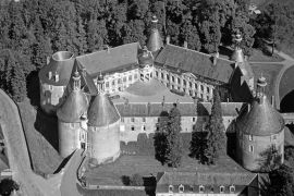 Lais Puzzle - Frankreich, Burgund, Yonne (89), Puisaye, das Schloss von Saint-Fargeau, Luftaufnahme in schwarz weiß - 2.000 Teile