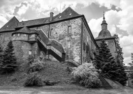 Lais Puzzle - Burg Schnellenberg in Attendorn in schwarz weiß - 1.000 Teile