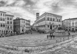 Lais Puzzle - Panoramablick auf die Piazza IV Novembre, Perugia, Italien in schwarz weiß - 1.000 Teile