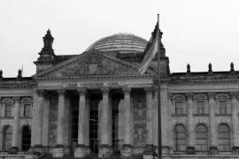 Lais Puzzle - Bundestag, Berlin in schwarz weiß - 2.000 Teile