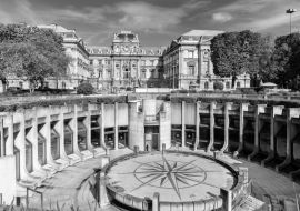 Lais Puzzle - Amphitheater und die Präfektur von Lille auf dem Platz der Republik in schwarz weiß - 1.000 Teile