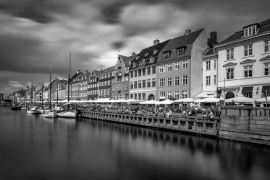 Lais Puzzle - Nyhavn-Kanal in Kopenhagen in schwarz weiß - 2.000 Teile