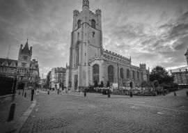 Lais Puzzle - Great St. Mary's Church bei Sonnenaufgang. Cambridge in schwarz weiß - 500, 1.000 & 2.000 Teile