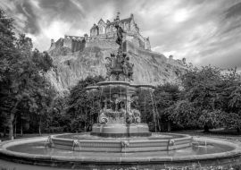 Lais Puzzle - Edinburgh Castle und Ross Fountain in schwarz weiß - 1.000 Teile