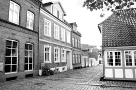 Lais Puzzle - Altstadt von Odense, Dänemark in schwarz weiß - 2.000 Teile